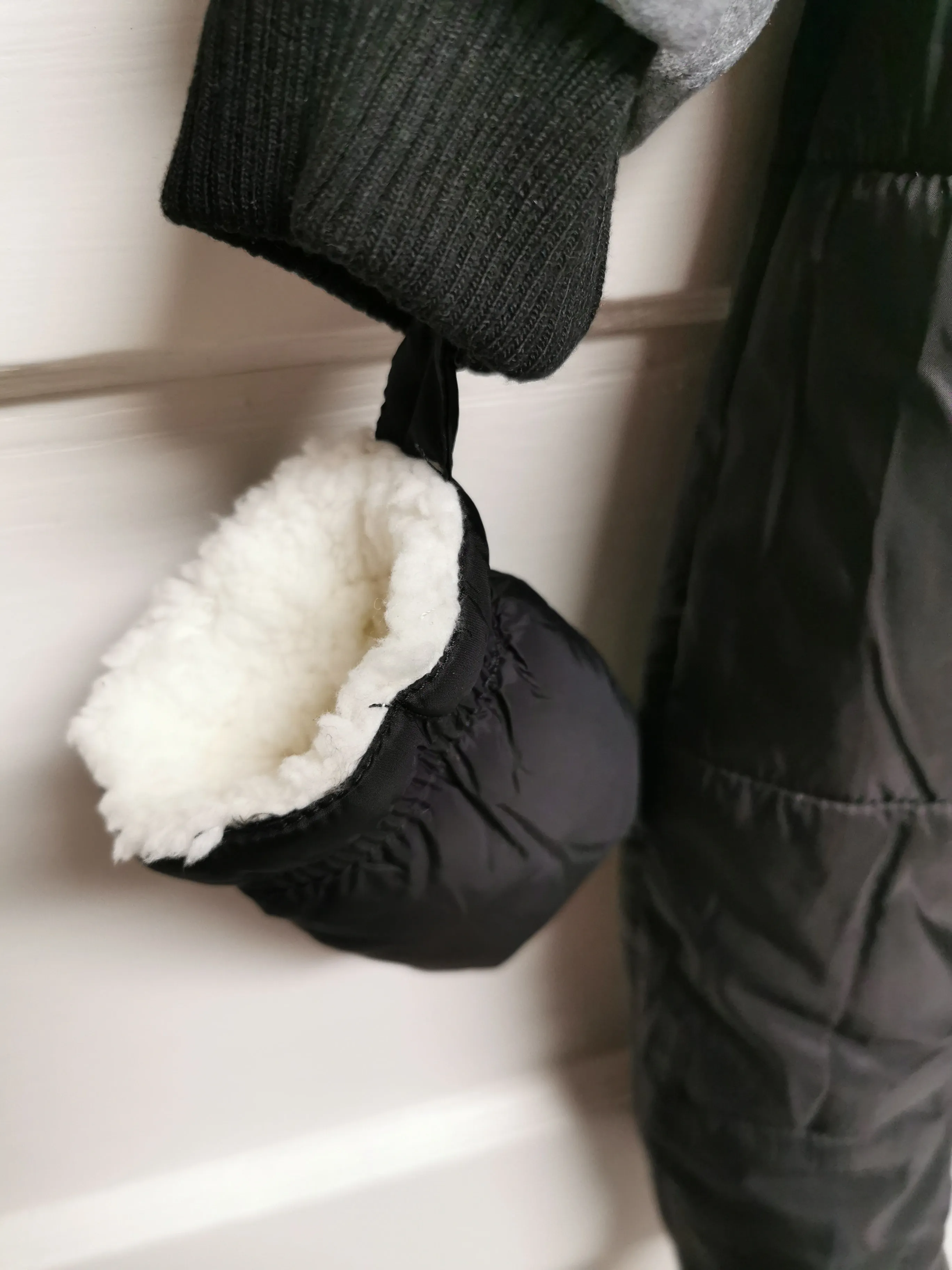 BABY BOY SIZE 3 MONTHS - URBAN REPUBLIC, Soft & Cozy Snowsuit NWT B41