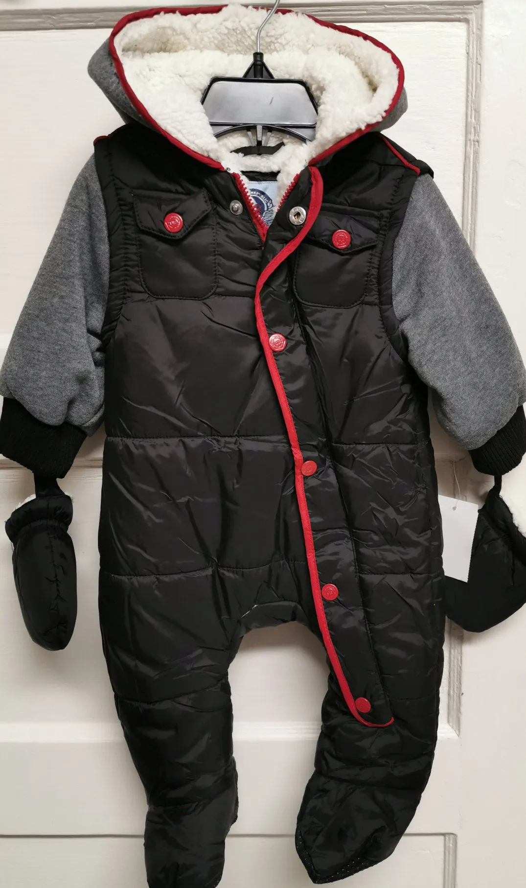 BABY BOY SIZE 3 MONTHS - URBAN REPUBLIC, Soft & Cozy Snowsuit NWT B41