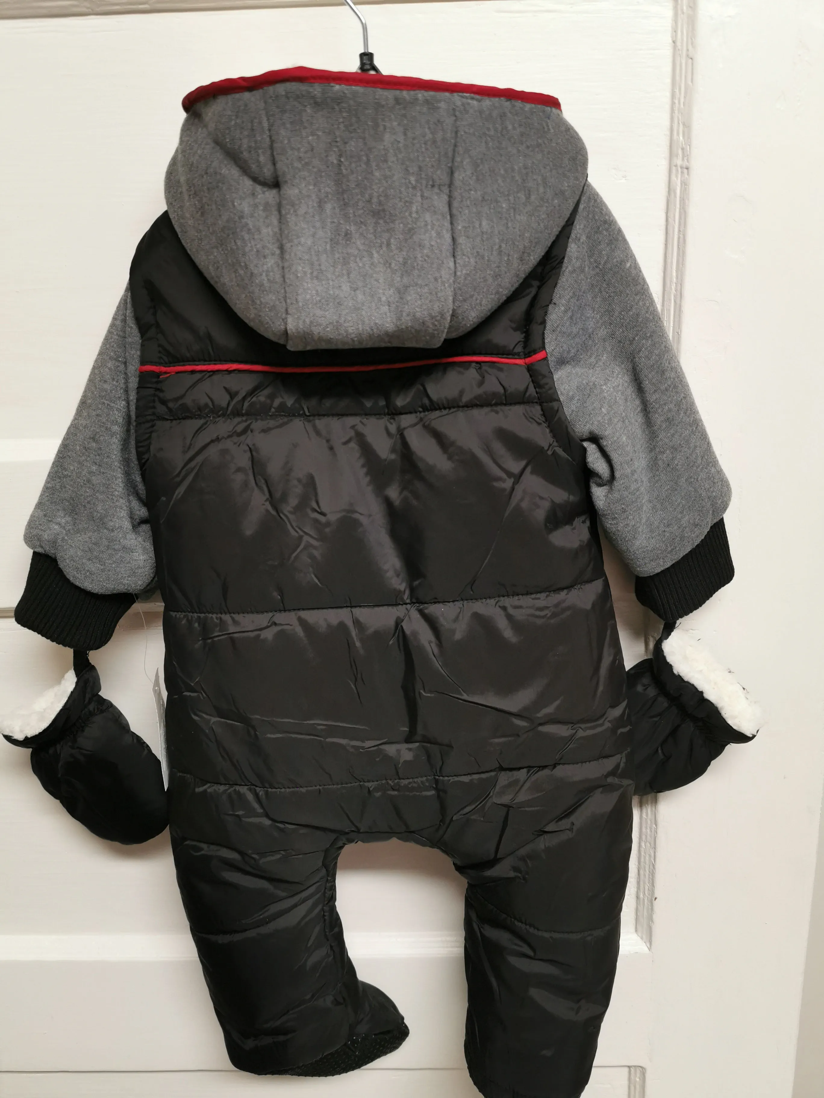 BABY BOY SIZE 3 MONTHS - URBAN REPUBLIC, Soft & Cozy Snowsuit NWT B41