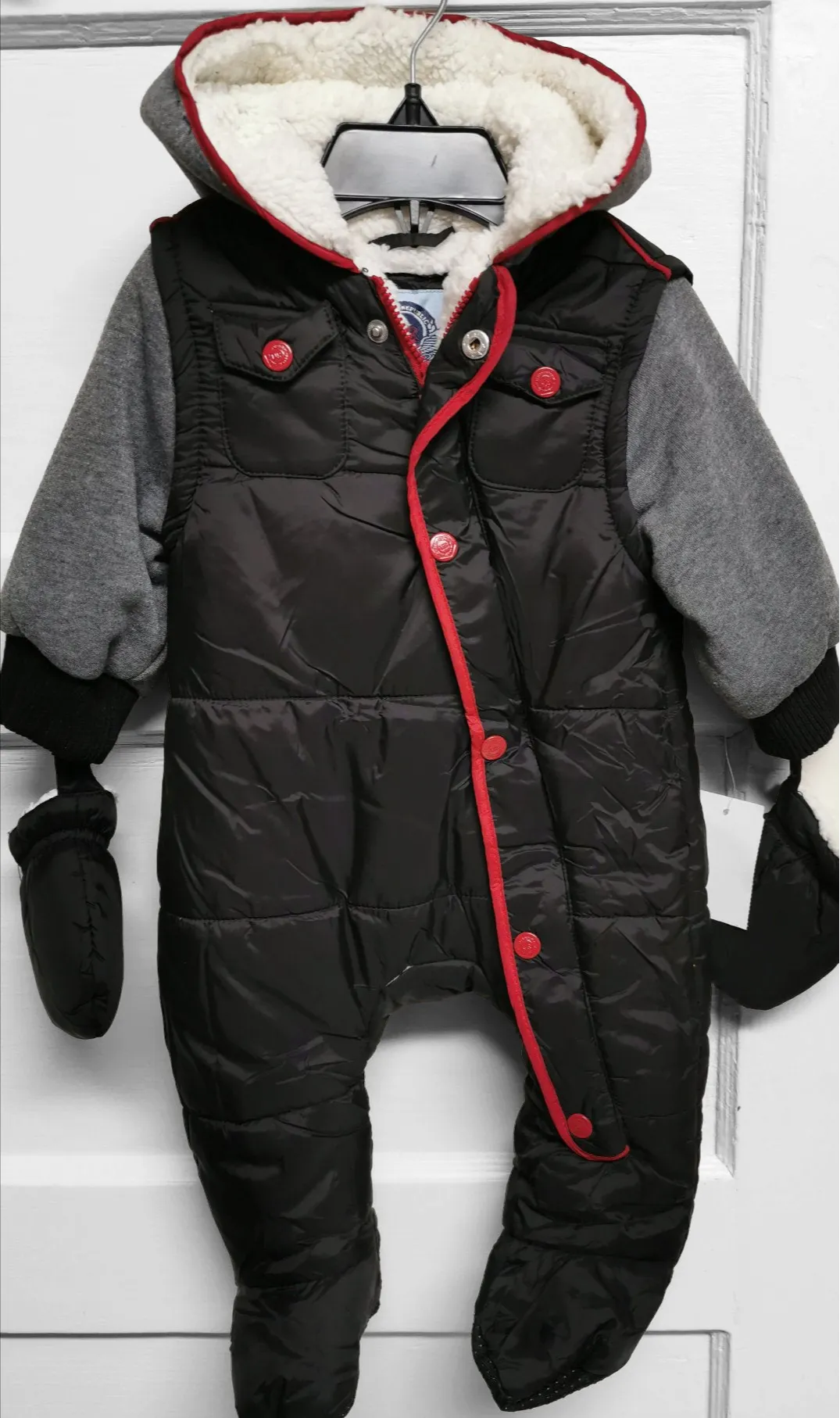 BABY BOY SIZE 3 MONTHS - URBAN REPUBLIC, Soft & Cozy Snowsuit NWT B41