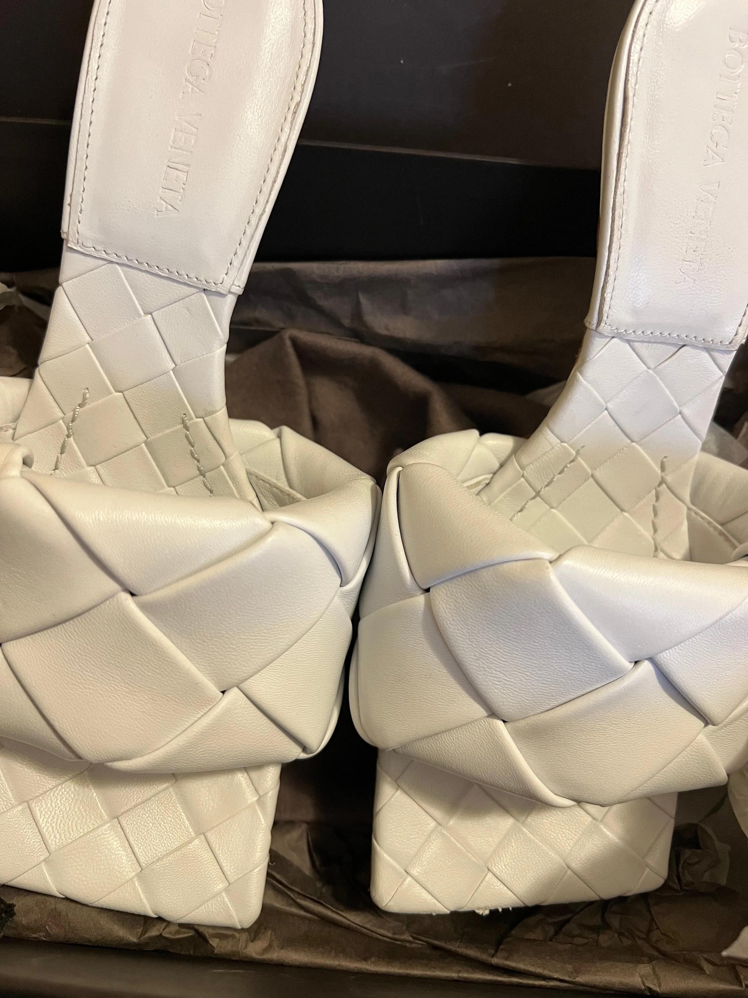 BOTTEGA VENETA LIDA MULE (COLOR WHITE)
