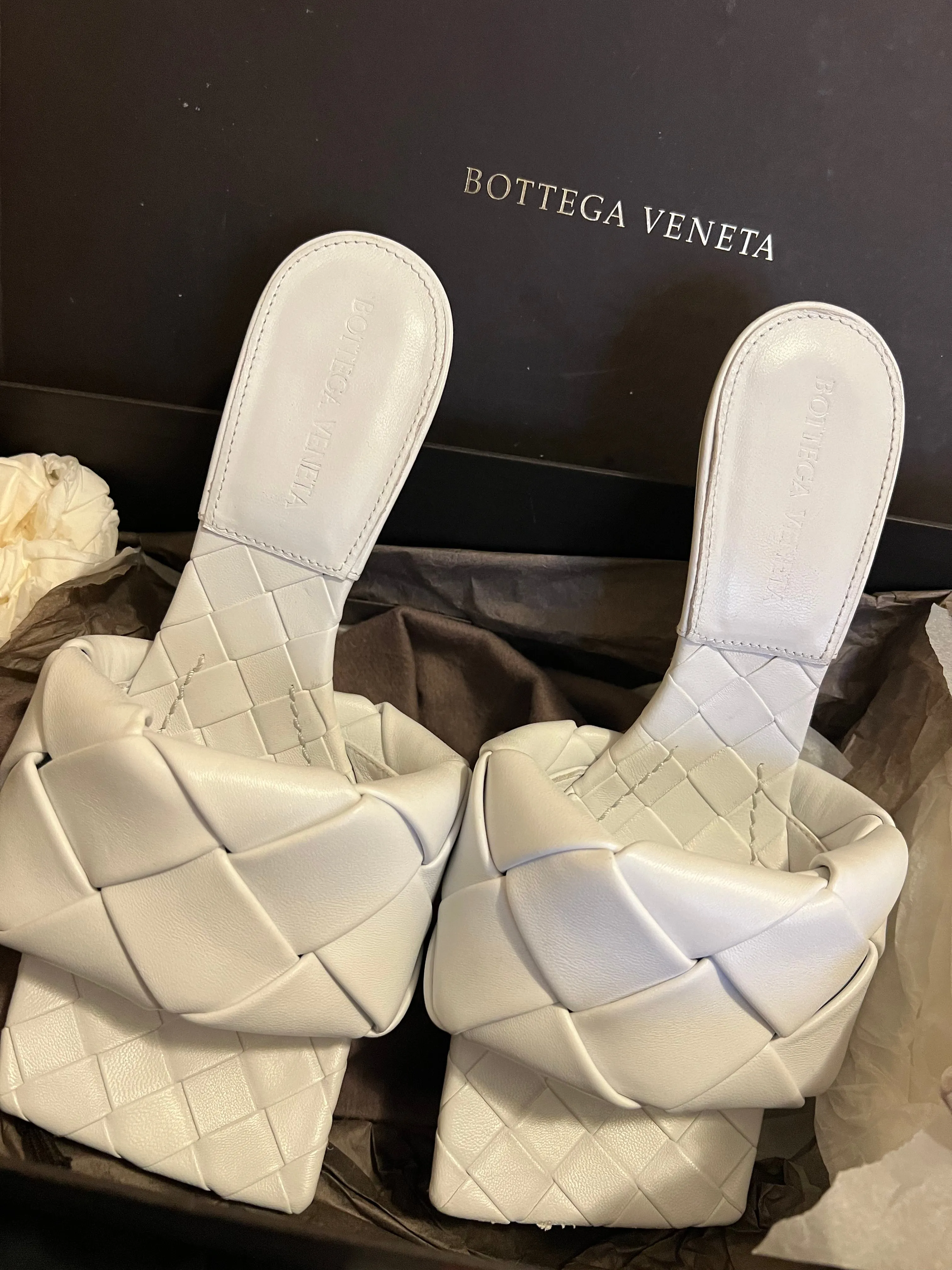 BOTTEGA VENETA LIDA MULE (COLOR WHITE)