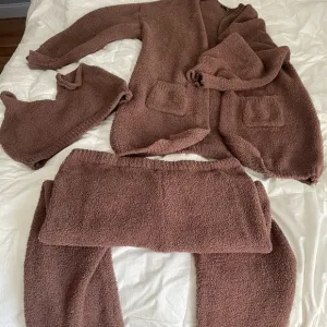Brown cozy plush lounge set. Size 2x
