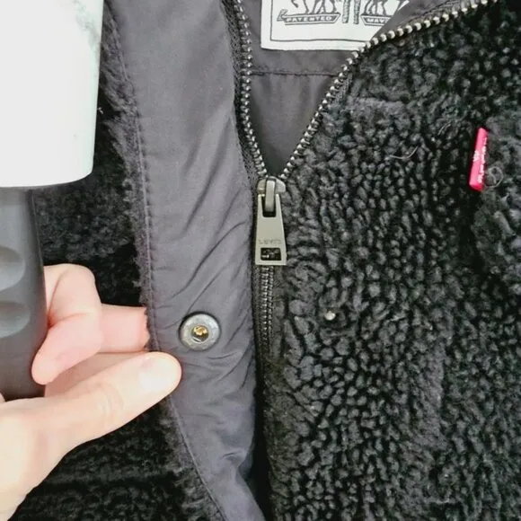 Levi's Women's Oversized Long Sherpa Trucker Jacket Black Size XS Zipper Snaps