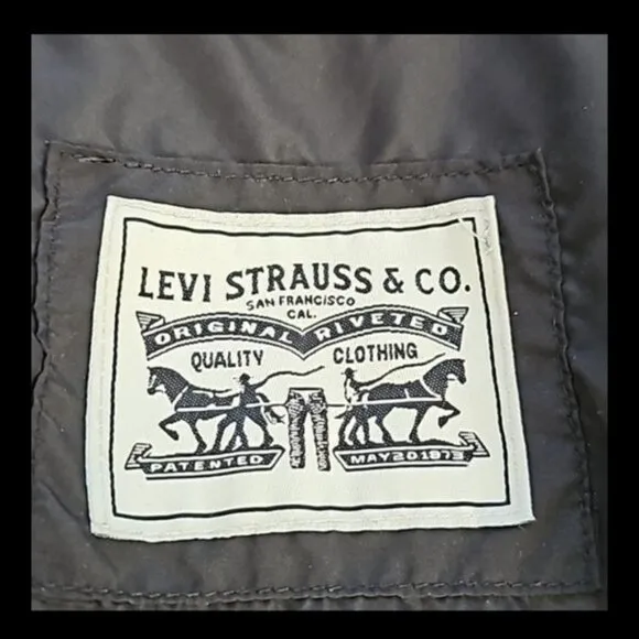 Levi's Women's Oversized Long Sherpa Trucker Jacket Black Size XS Zipper Snaps