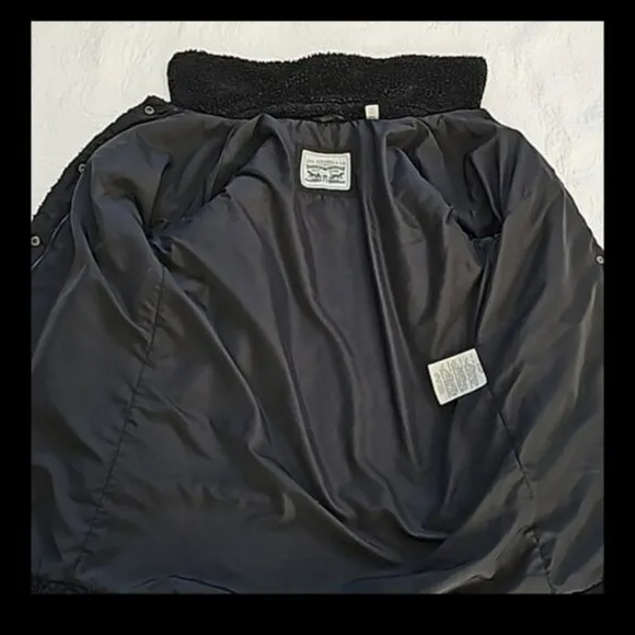 Levi's Women's Oversized Long Sherpa Trucker Jacket Black Size XS Zipper Snaps