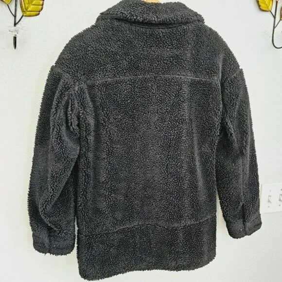 Levi's Women's Oversized Long Sherpa Trucker Jacket Black Size XS Zipper Snaps