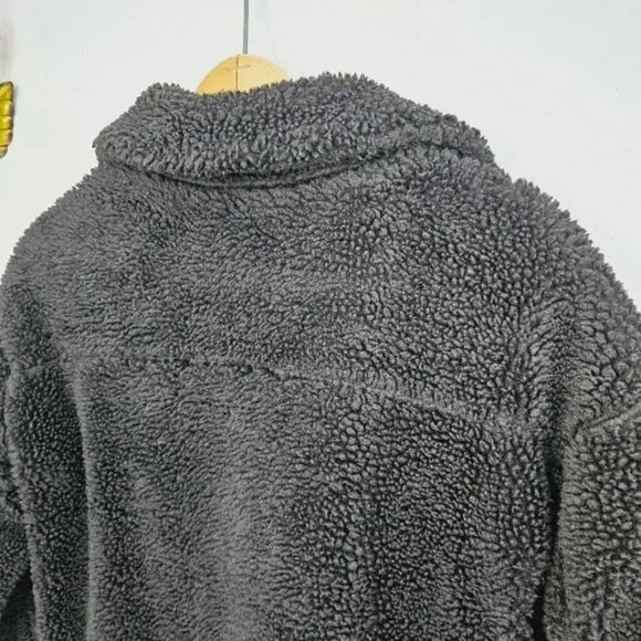 Levi's Women's Oversized Long Sherpa Trucker Jacket Black Size XS Zipper Snaps