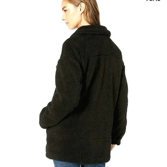 Levi's Women's Oversized Long Sherpa Trucker Jacket Black Size XS Zipper Snaps