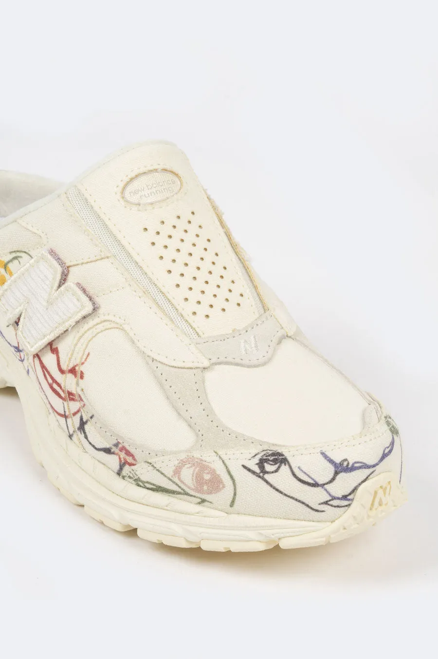 NEW BALANCE 2002 MULE BRYANT GILES WHITE