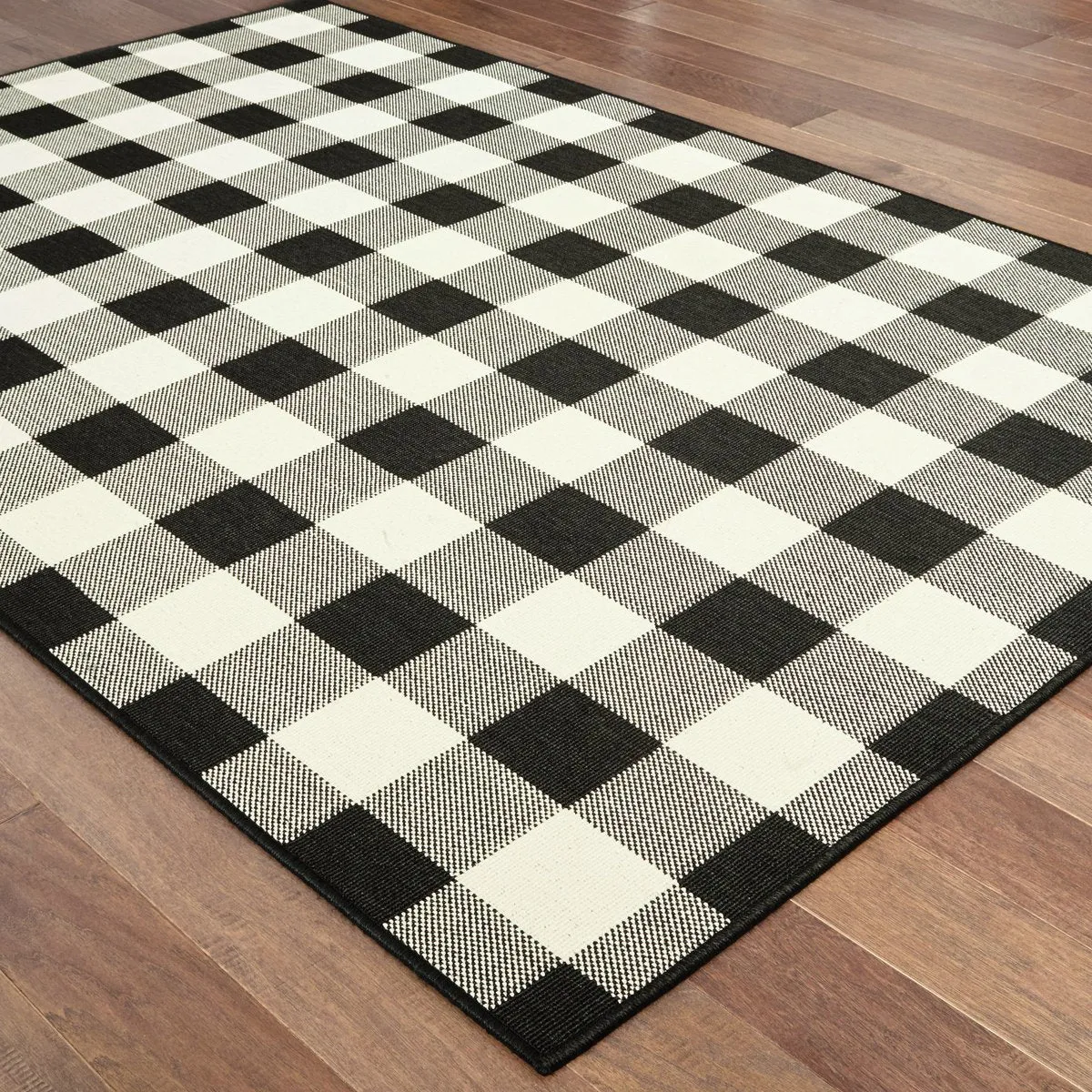 New Oriental Weavers Marina 2Ft 5" X 4Ft 5" Indoor/Outdoor Area Rug! Black & Ivory! Made in Egypt!