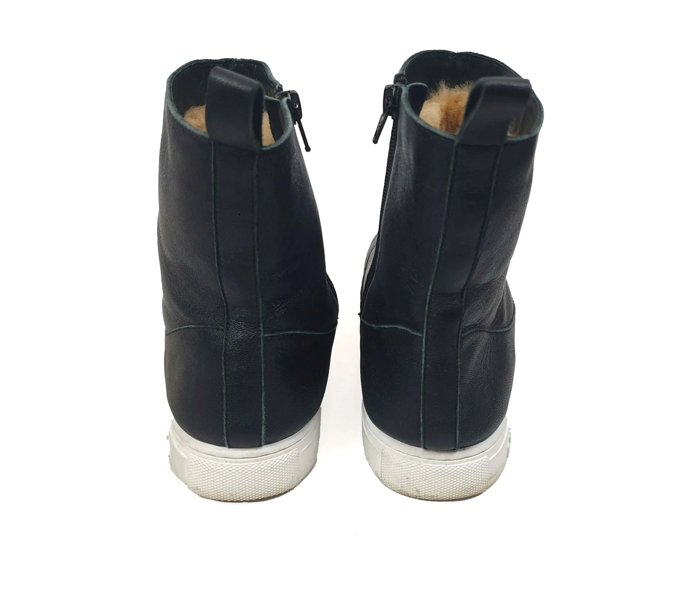 Radical Yes black leather boots with warm furry lining size 39