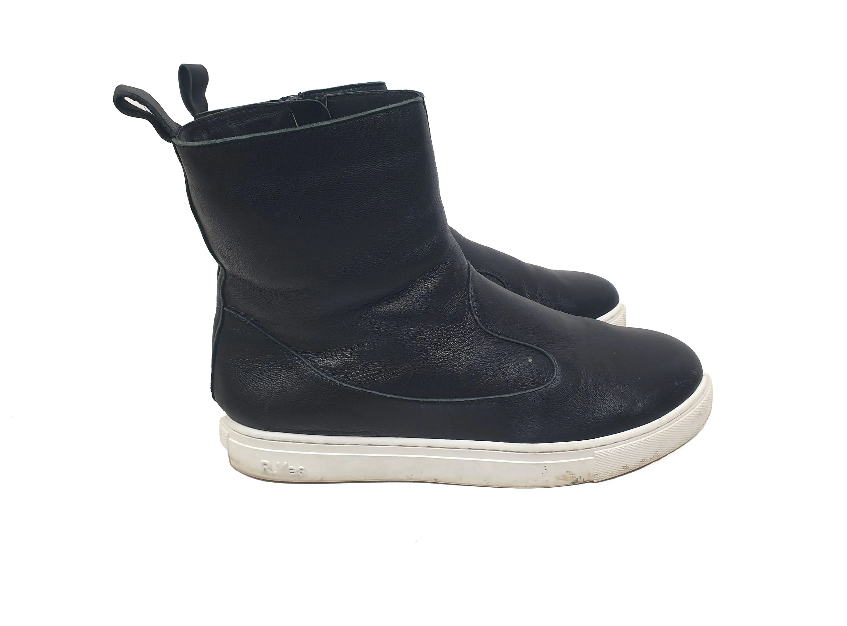 Radical Yes black leather boots with warm furry lining size 39