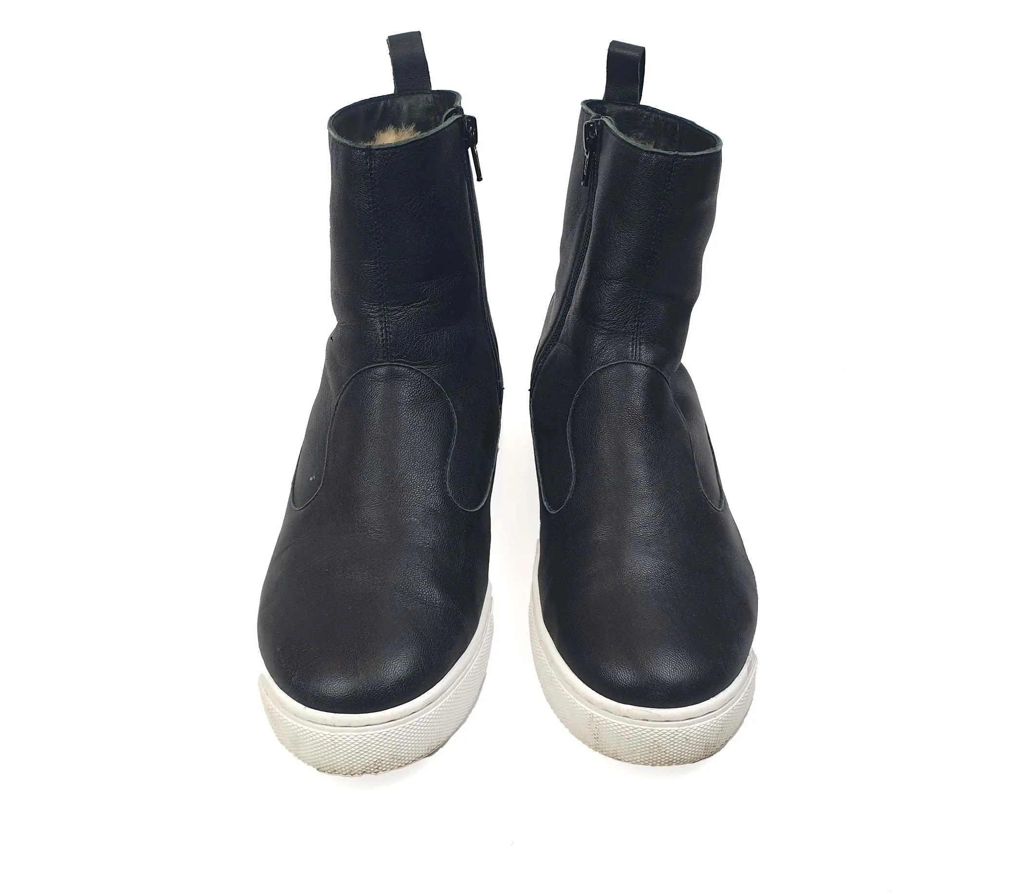 Radical Yes black leather boots with warm furry lining size 39