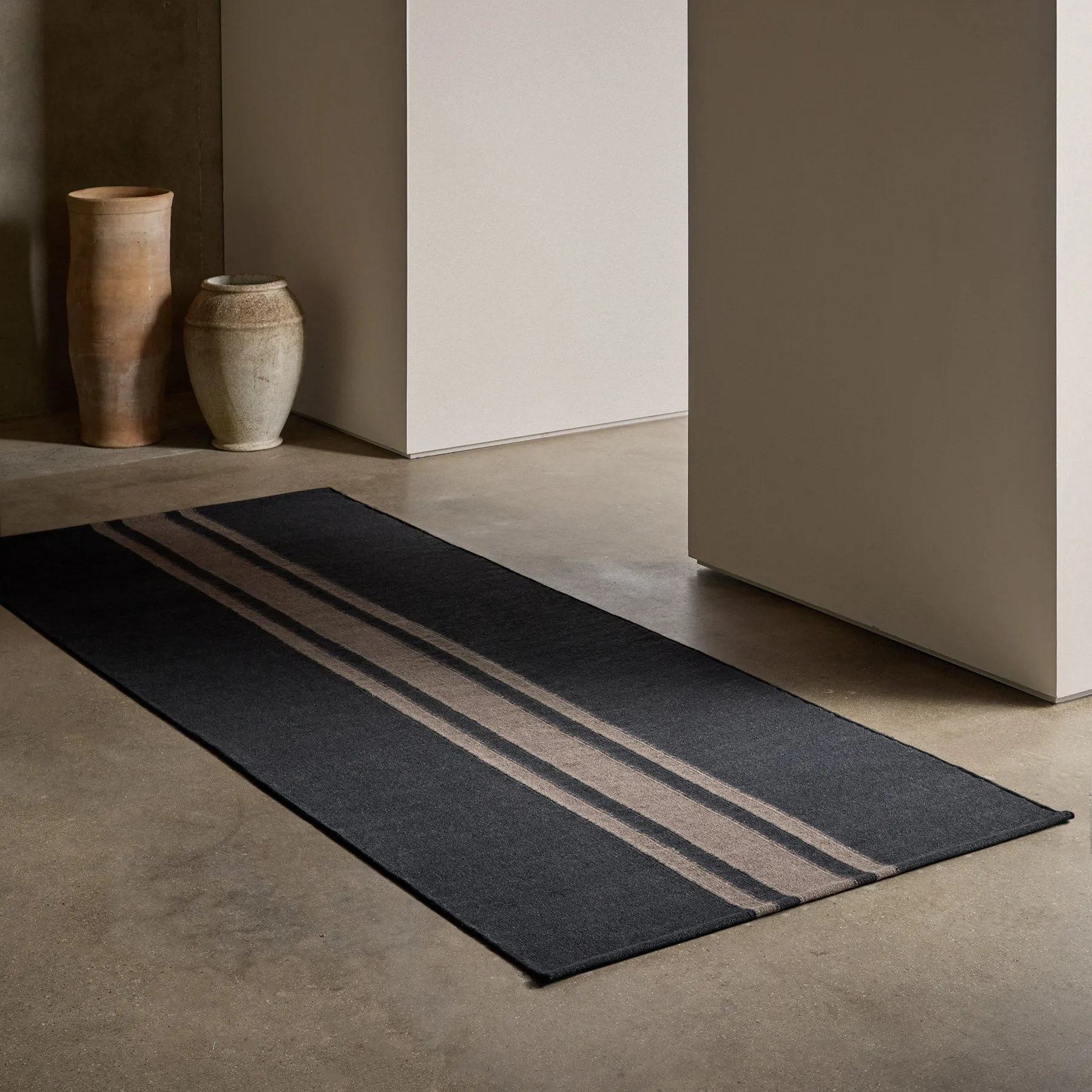Three Stripe Runner - Anthracite/Mule
