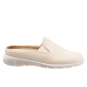 Trotters Uma T2238-126 Womens Beige Leather Slip On Mule Flats Shoes