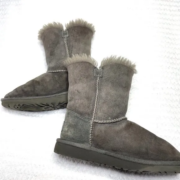Ugg Girls Bailey Button Gray Short Boots Sheepskin Pull On