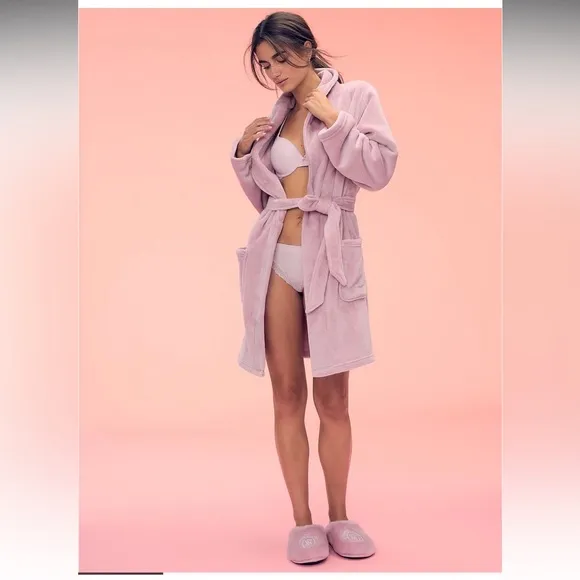 Victoria’s Secret size xs/small 💕🤍✨robe purple lilac💜